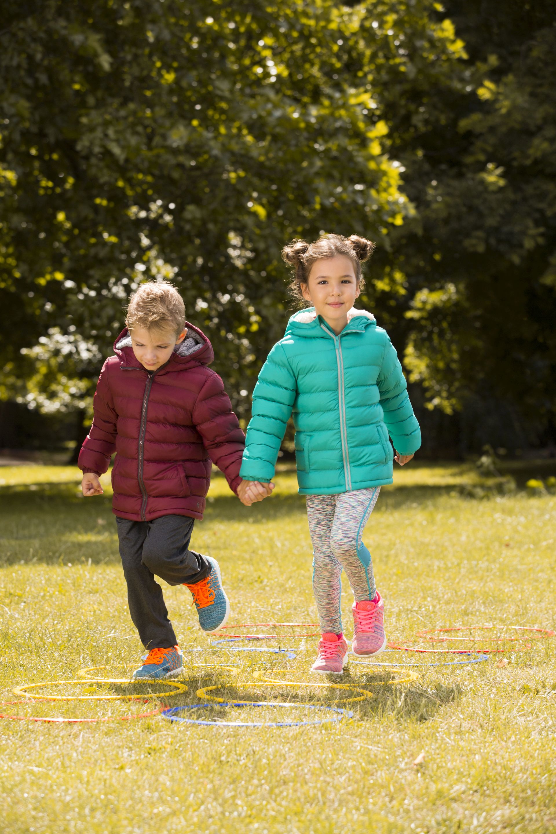 Two children in Zakti puffer jackets
