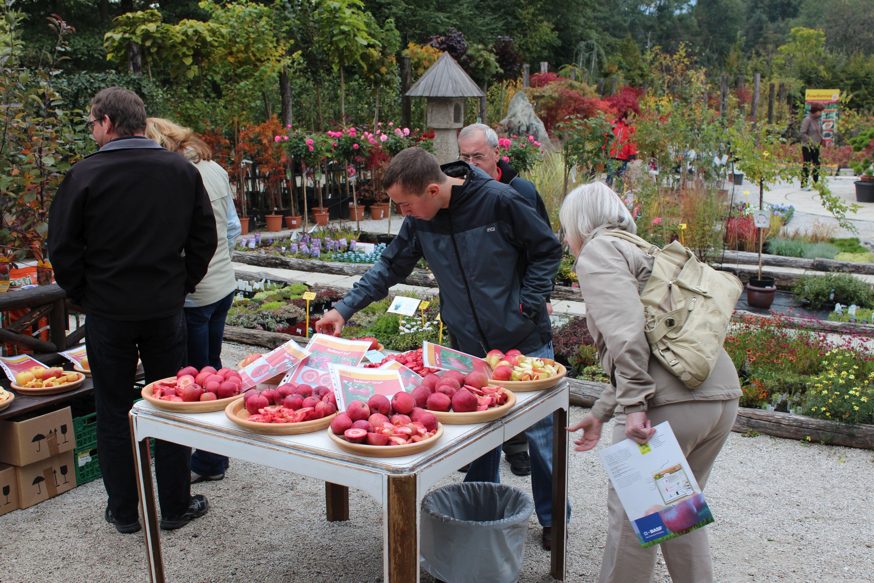 Sample apples on apple days. (Lubera/PA)