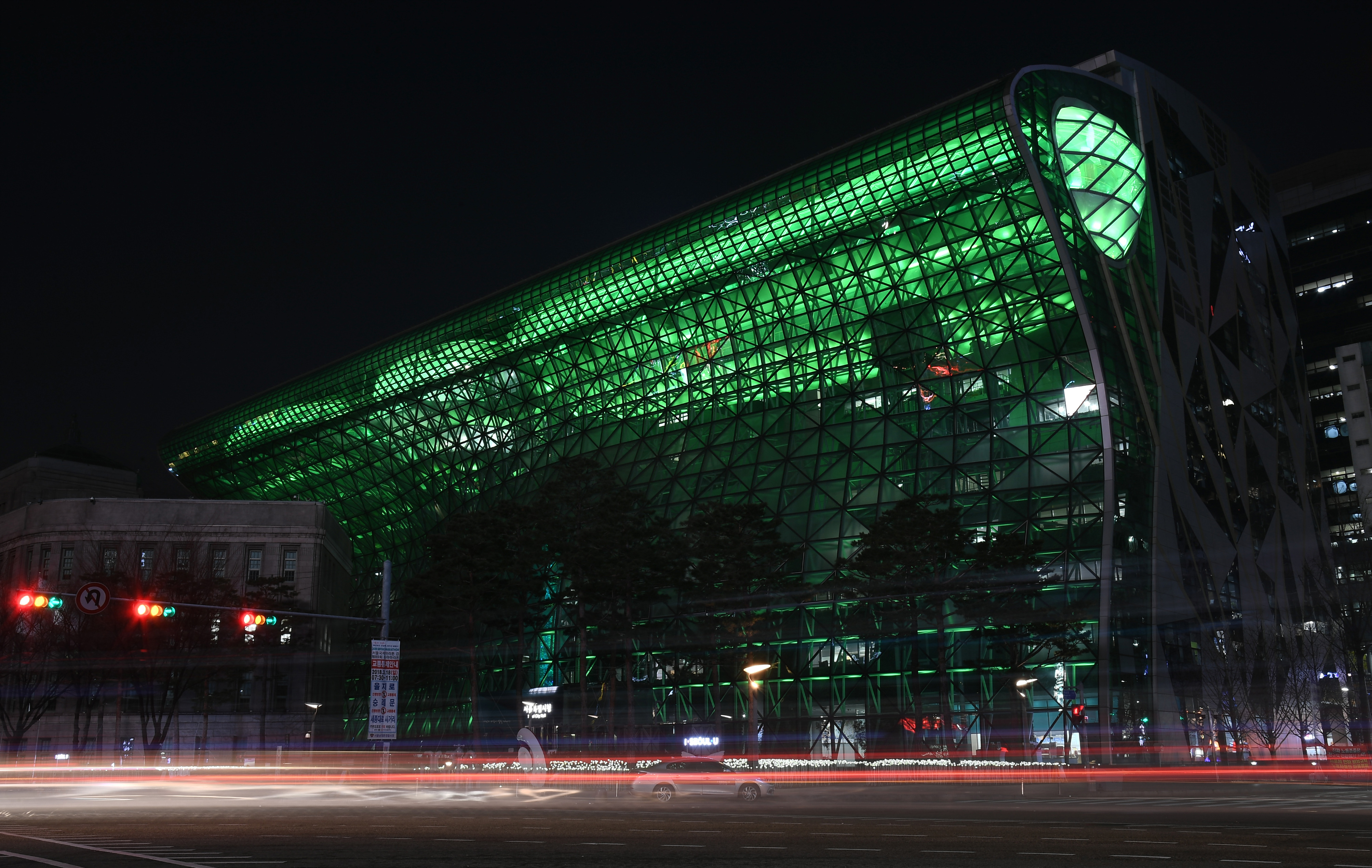  Not to be outdone, City Hall in Seoul, South Korea, also went green