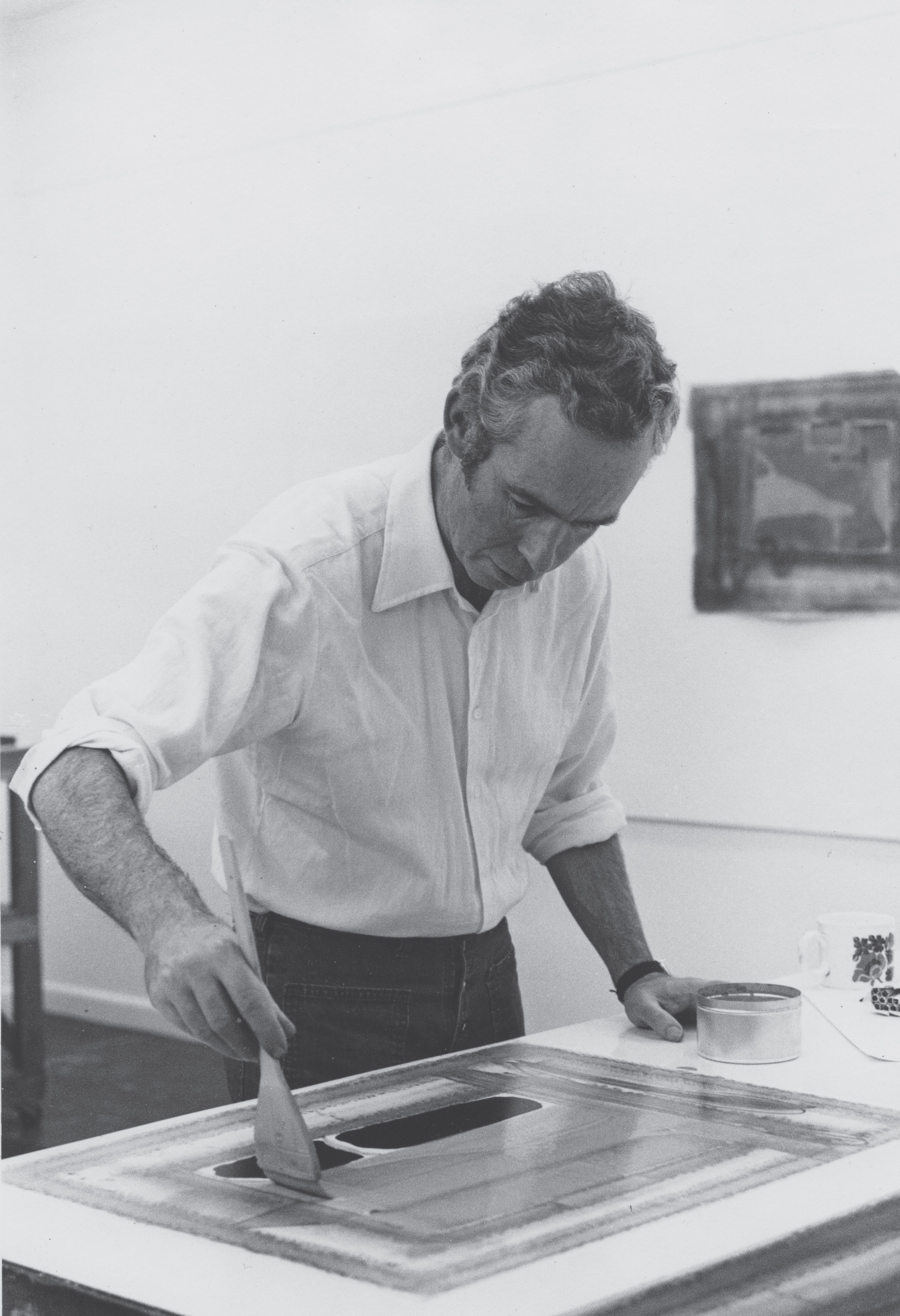 Howard Hodgkin working on A Furnished Room (Howard Hodgkin Archive)