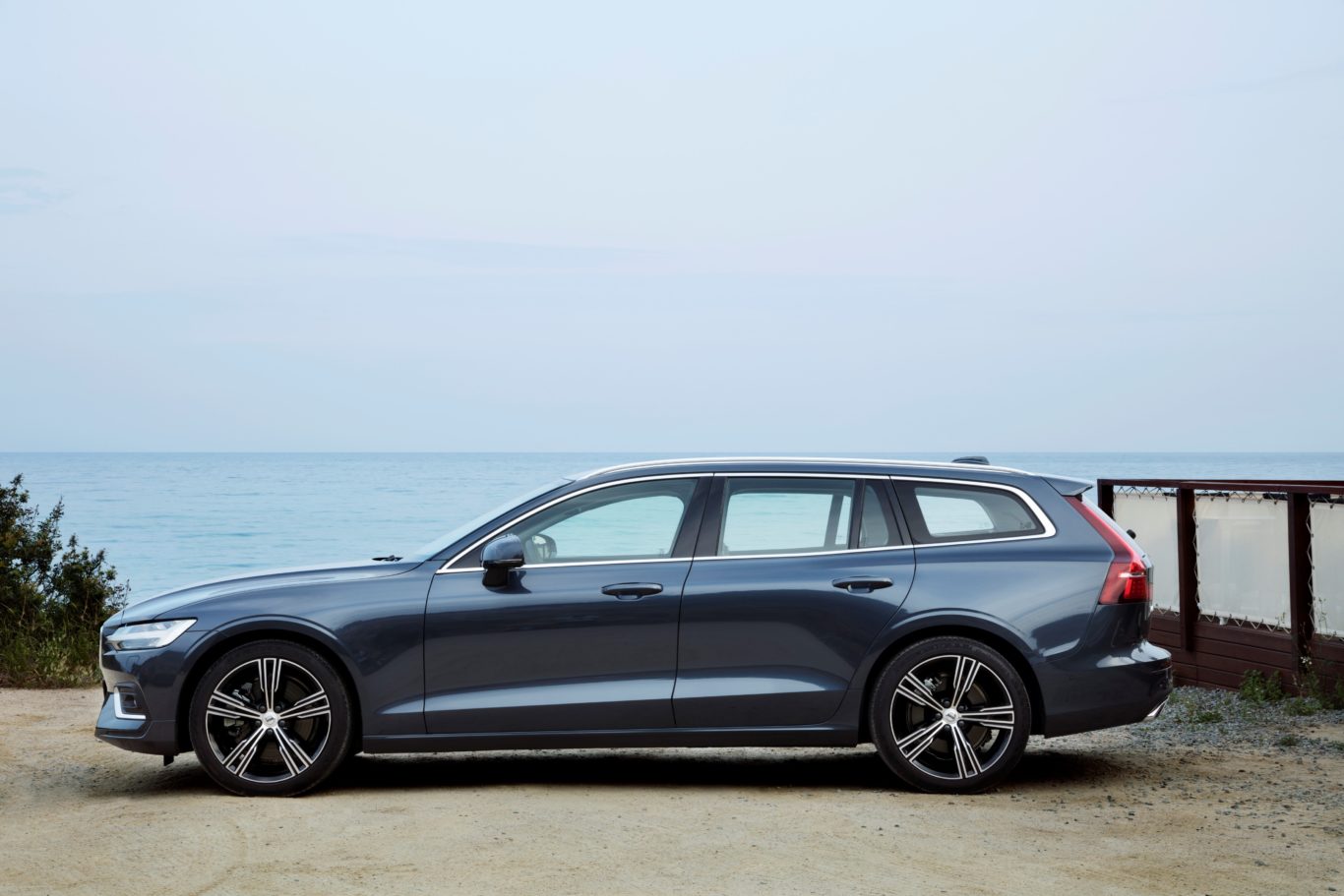 The V60 features many design cues from the larger V90