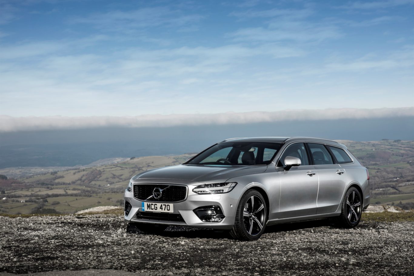 The T5 engine is available with the V90 estate too