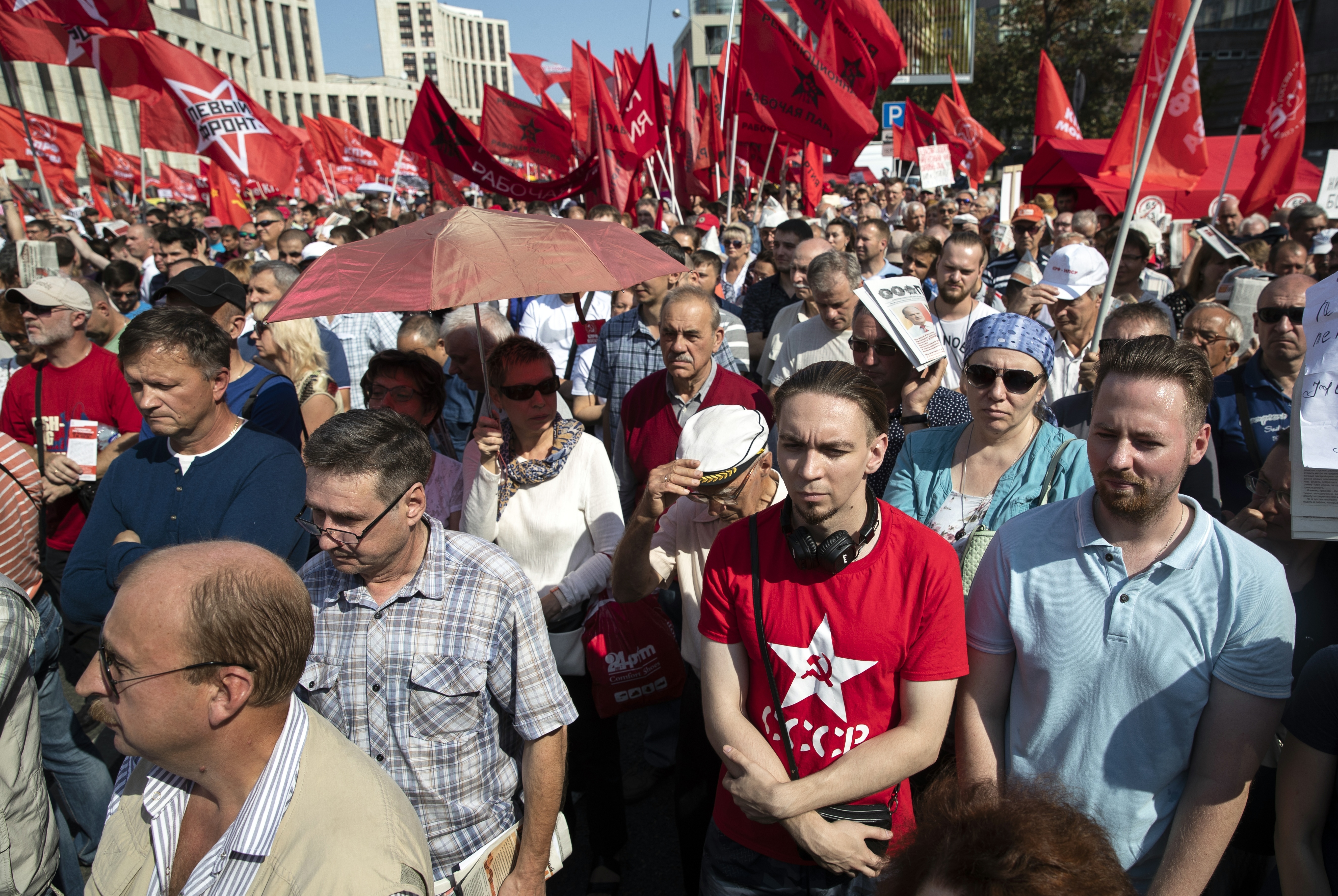 People attend the Communist Party rally protesting against retirement age hikes in Moscow