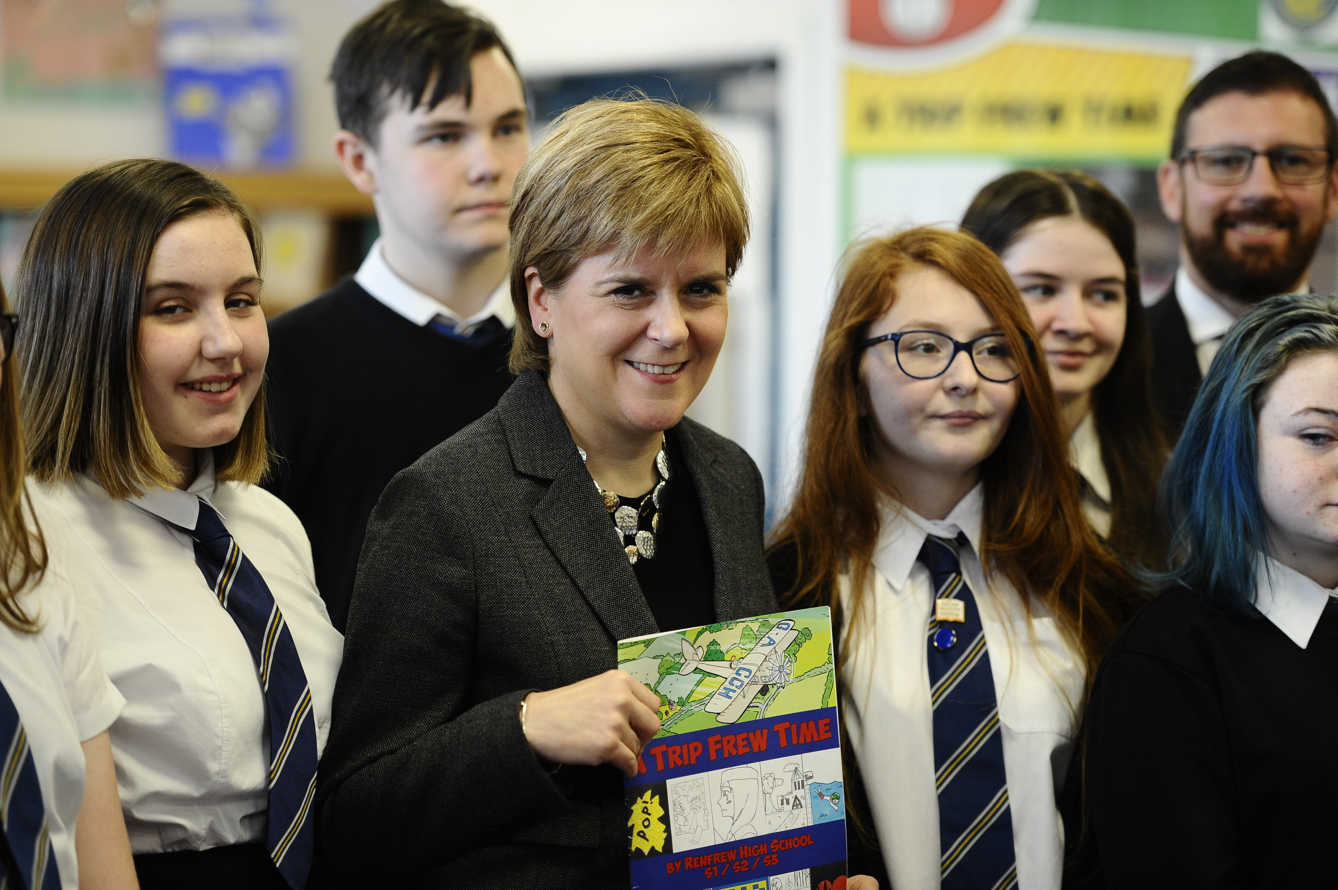 Nicola Sturgeon and school pupils