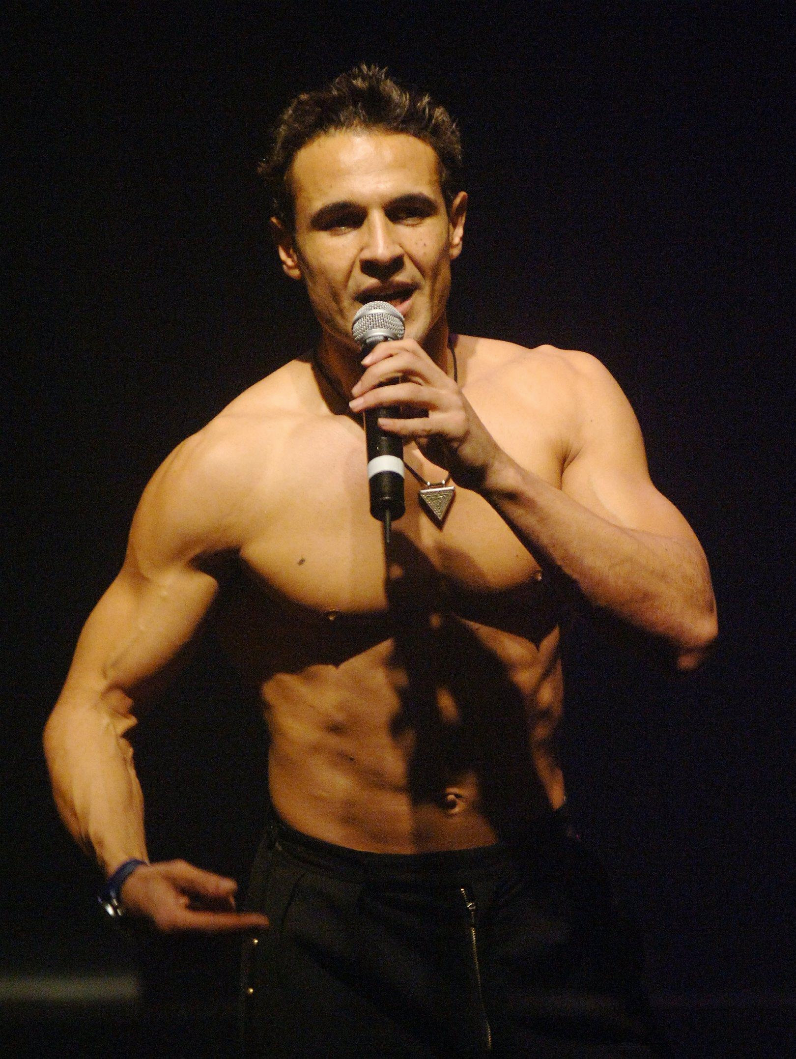 Chico performing in 2005 