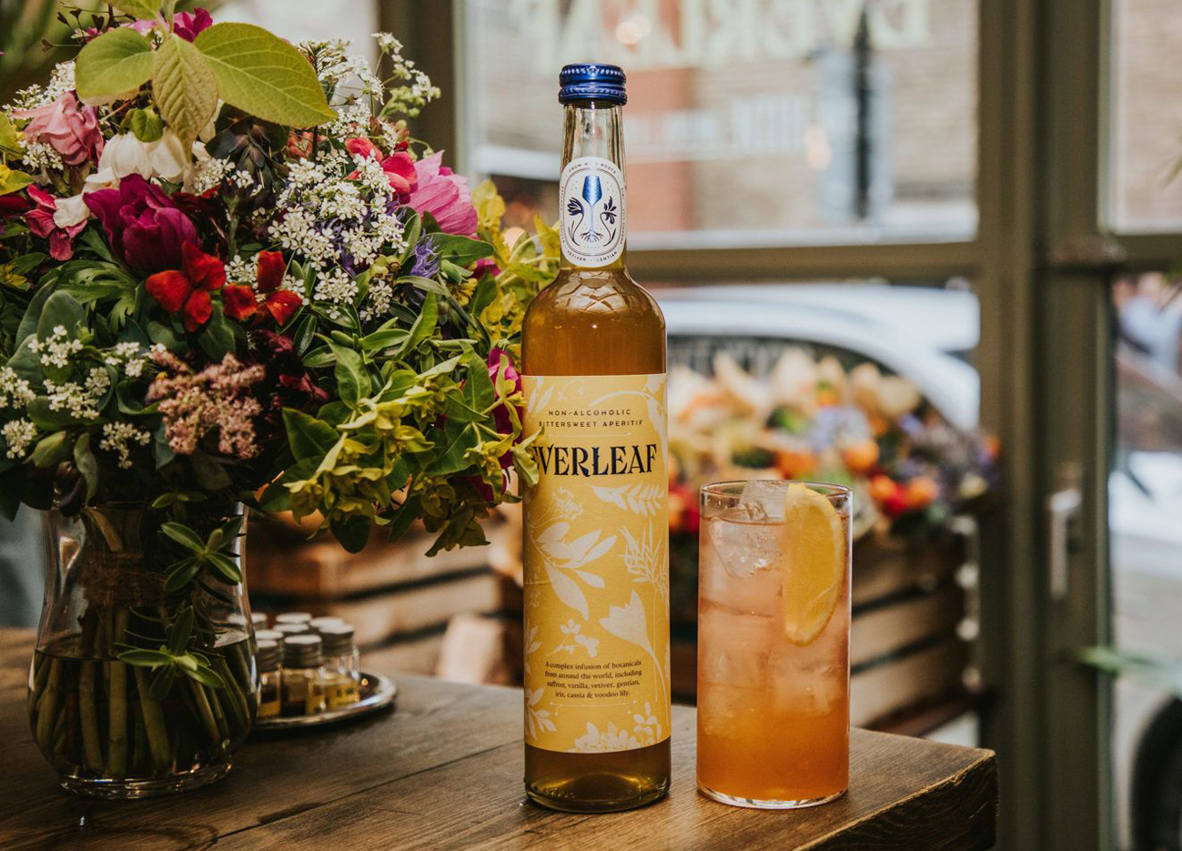 Everleaf Non-alcoholic aperitif mixed with soda