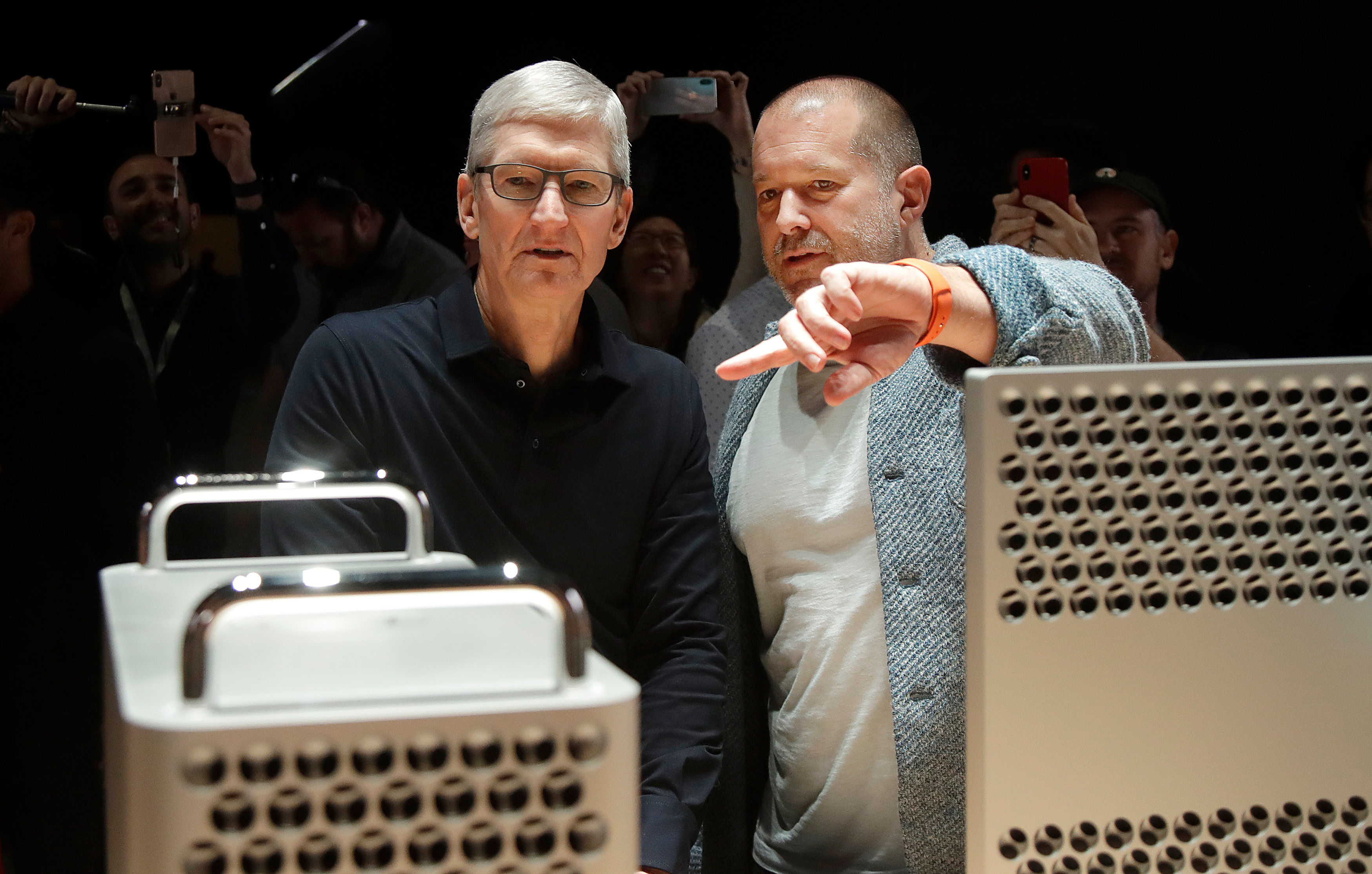 Tim Cook, Jonathan Ive