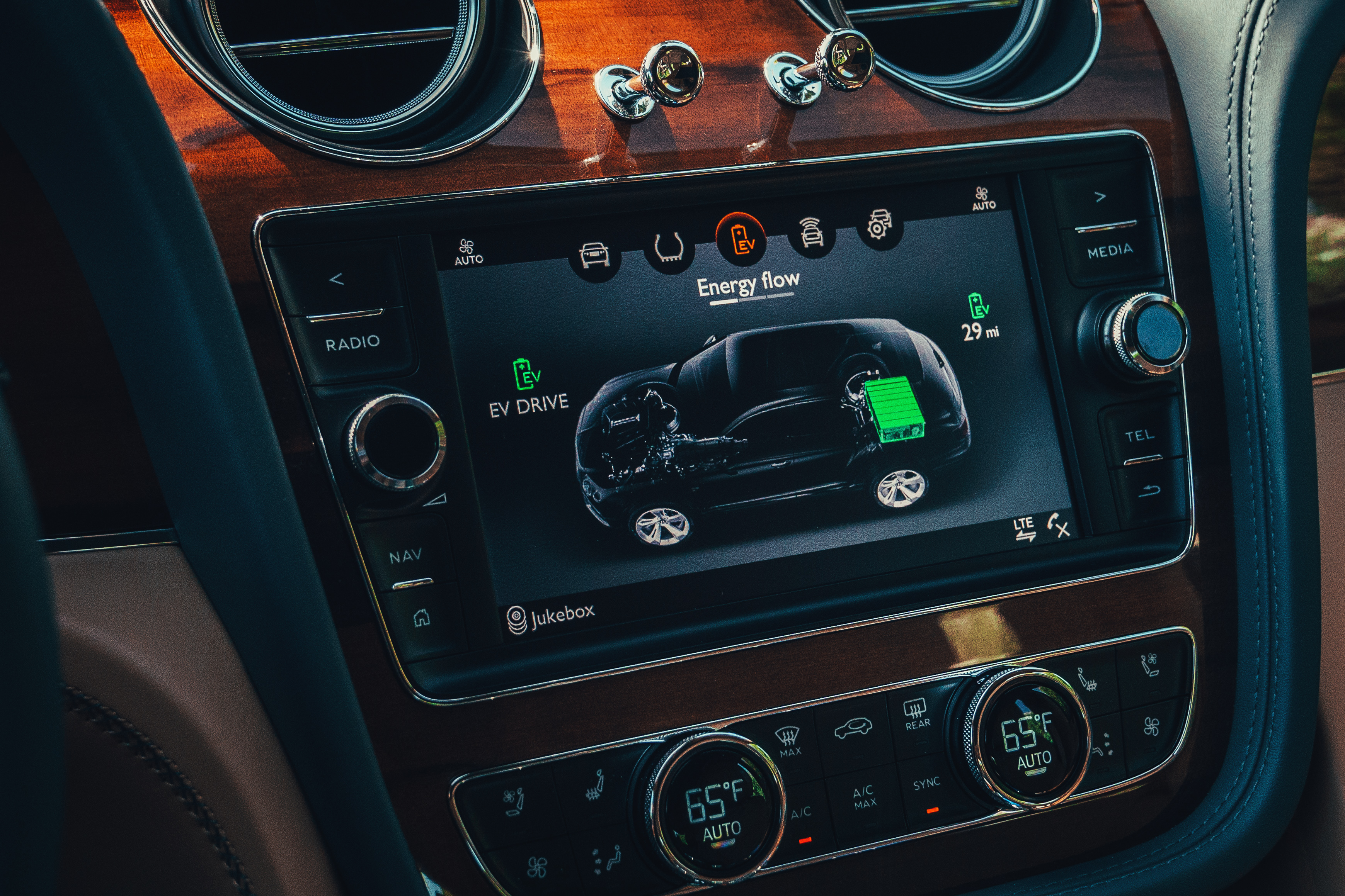 The infotainment system can be used to display information relating to the hybrid powertrain 