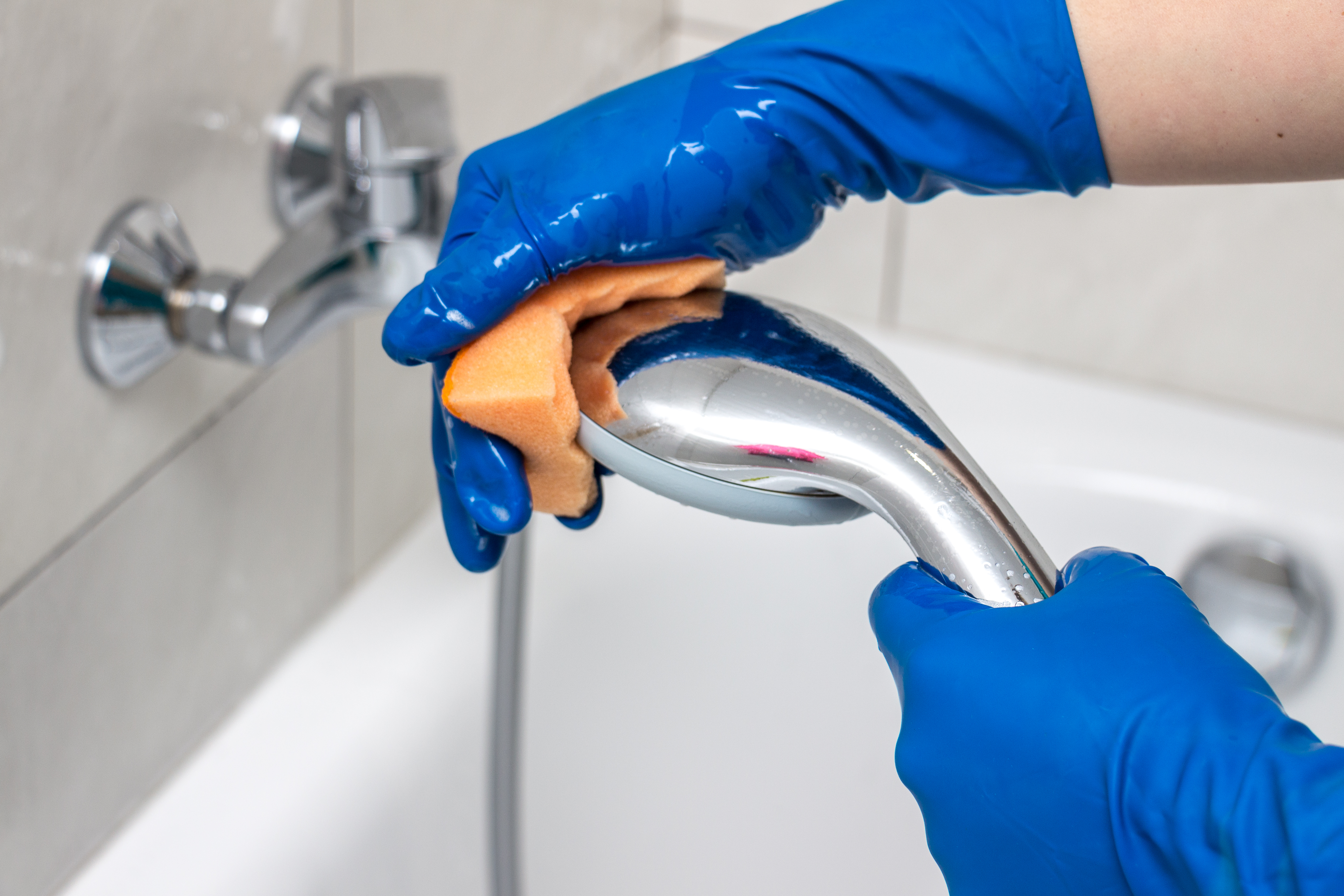 Cleaning shower head