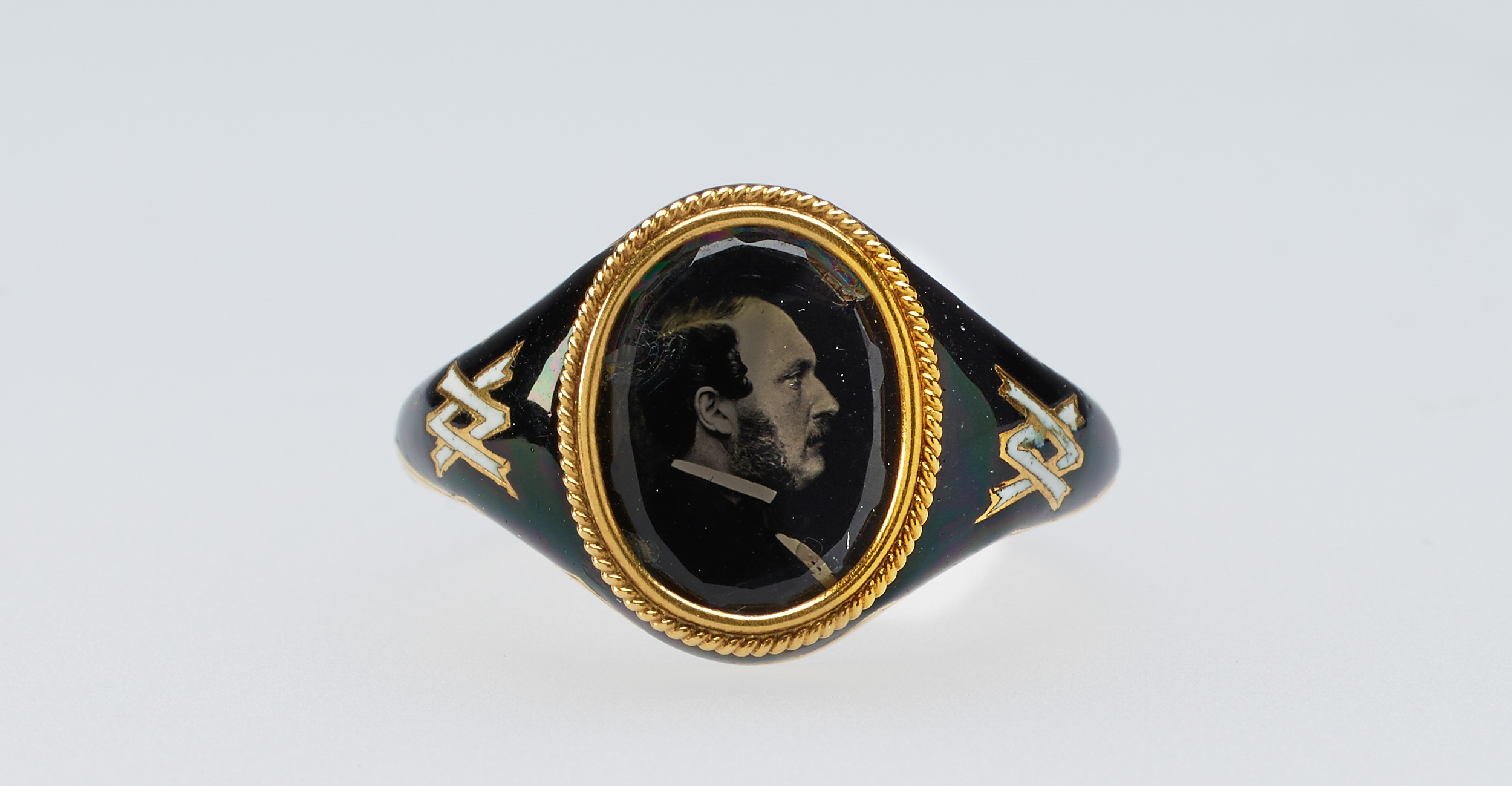 A ring featuring Albert's image
