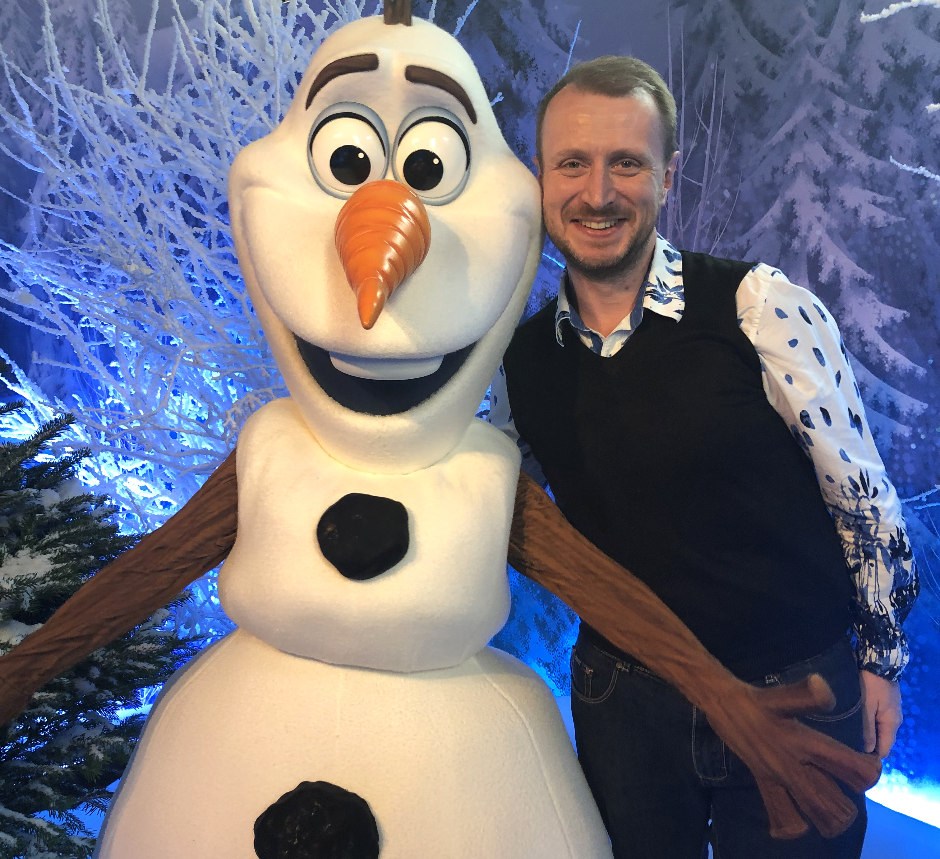 Damon Smith meets Olaf from Frozen (PA/Damon Smith)