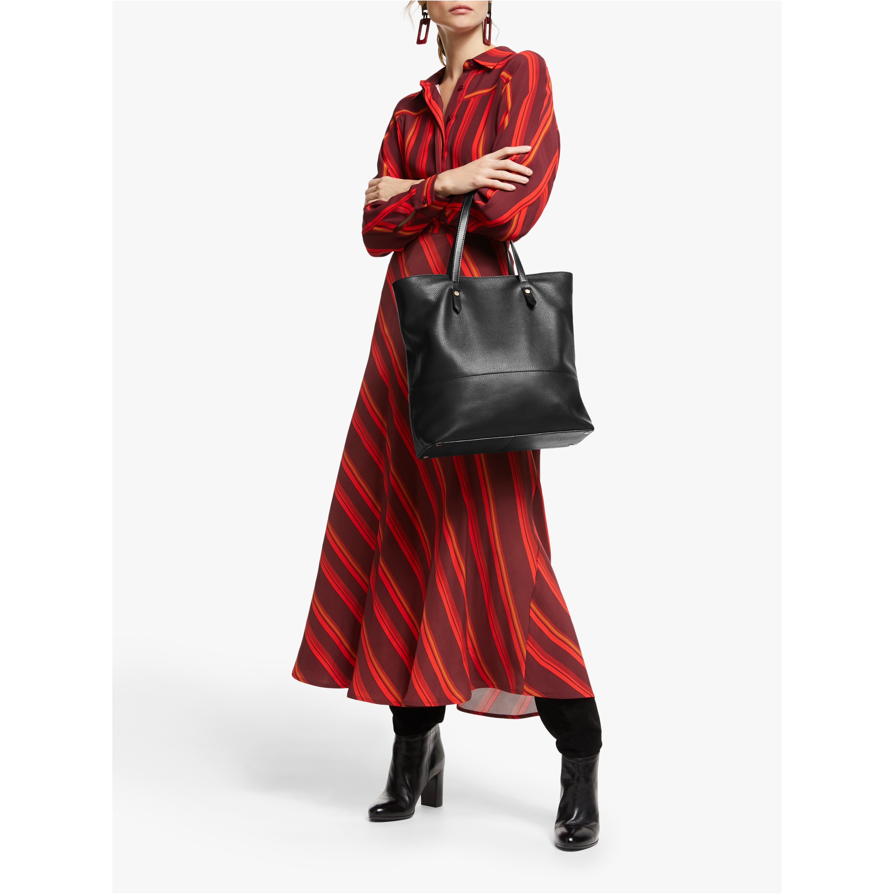 The bag in black