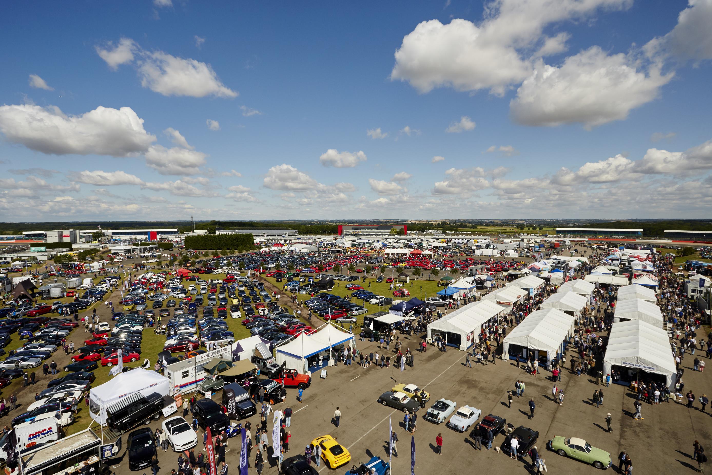Silverstone Classic combines new and classic cars