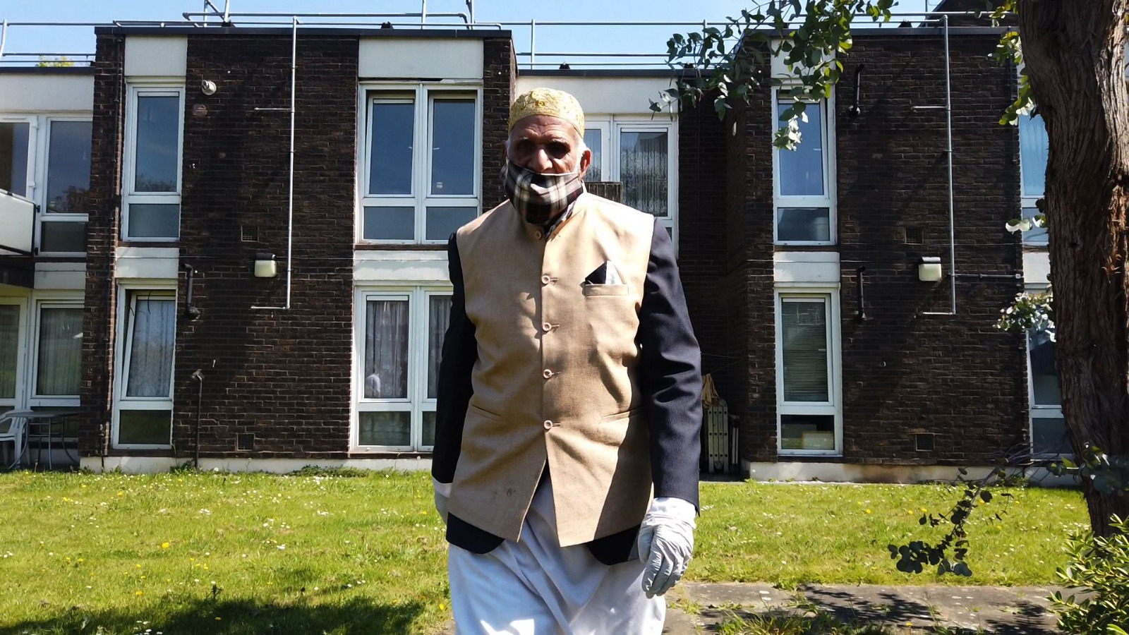100-year old Mr Choudhury is also completing laps of his garden to help victims of Covid-19.