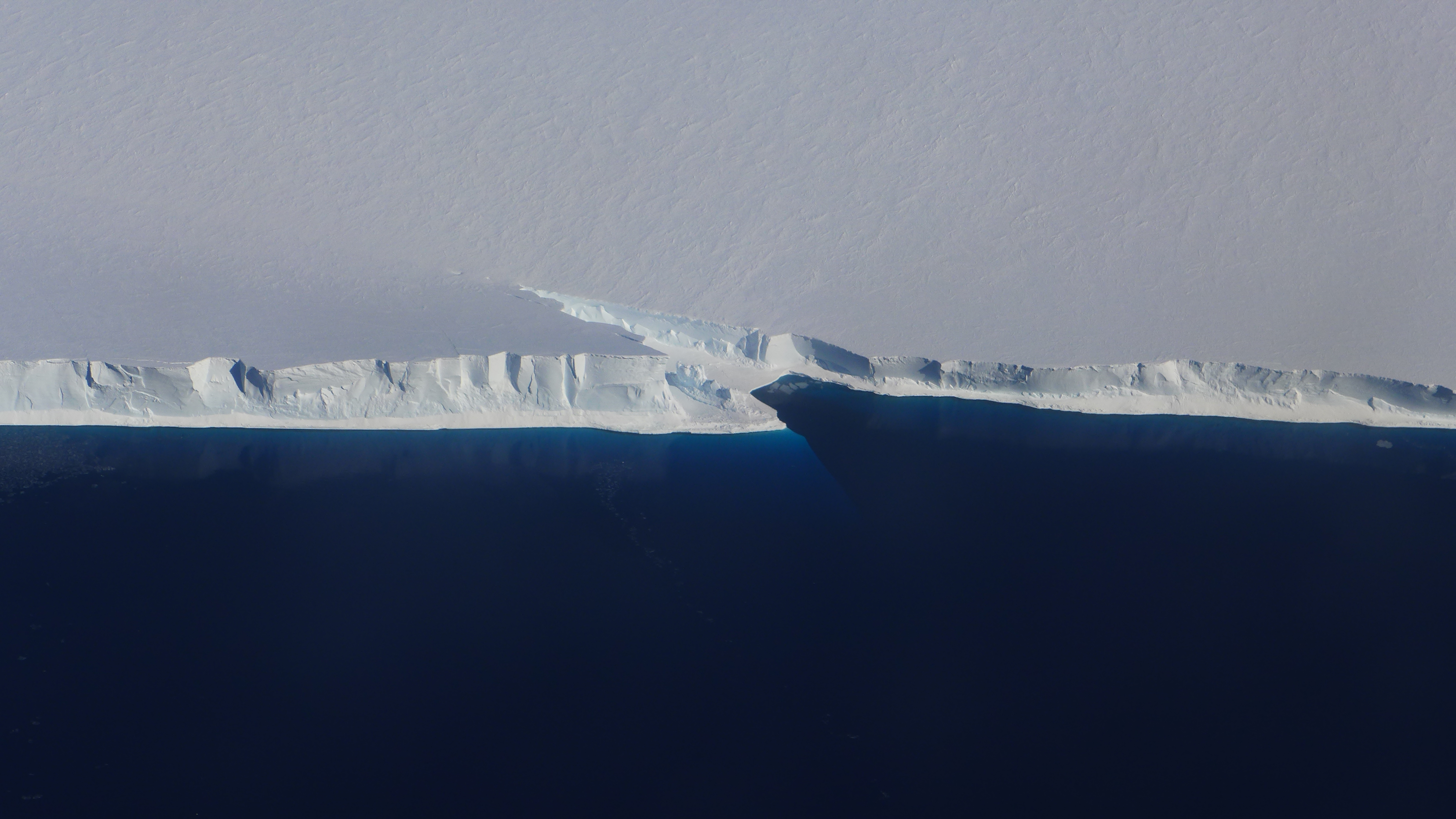 Giant Antarctic ice shelves facing fracture risk
