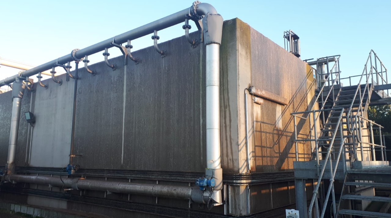Sewage tank