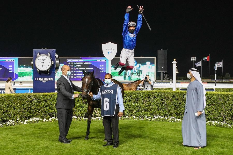 Frankie Dettori celebrates victory on his return to Dubai