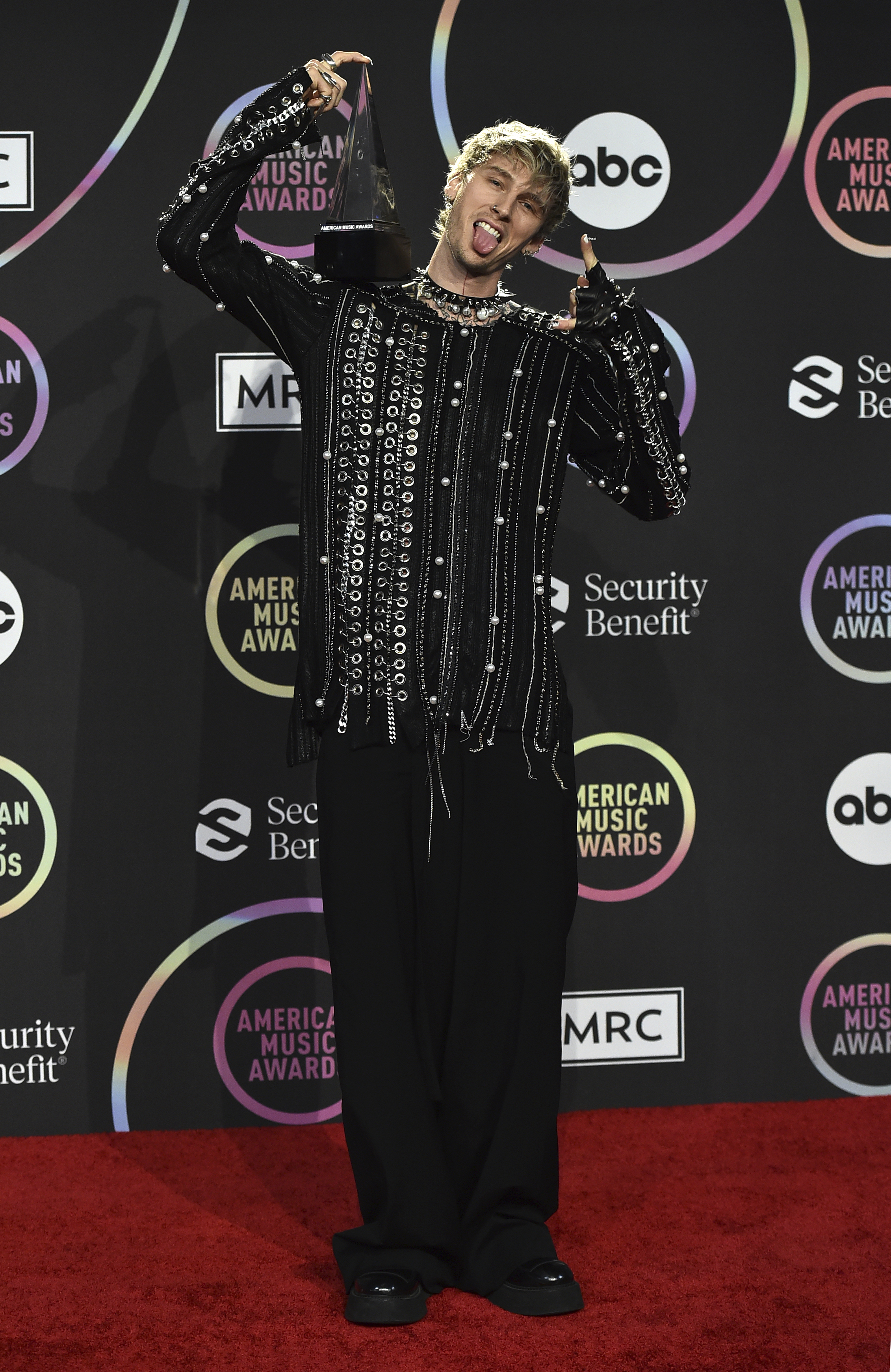 Machine Gun Kelly at the AMAs