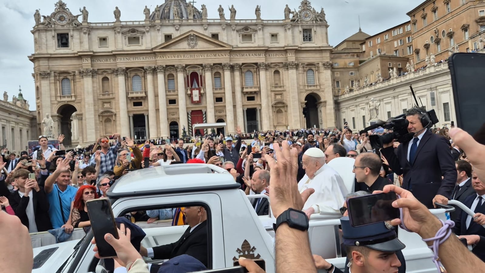 Pope Francis greets crowds in his popemobile on Easter Sunday in St Peter's Square