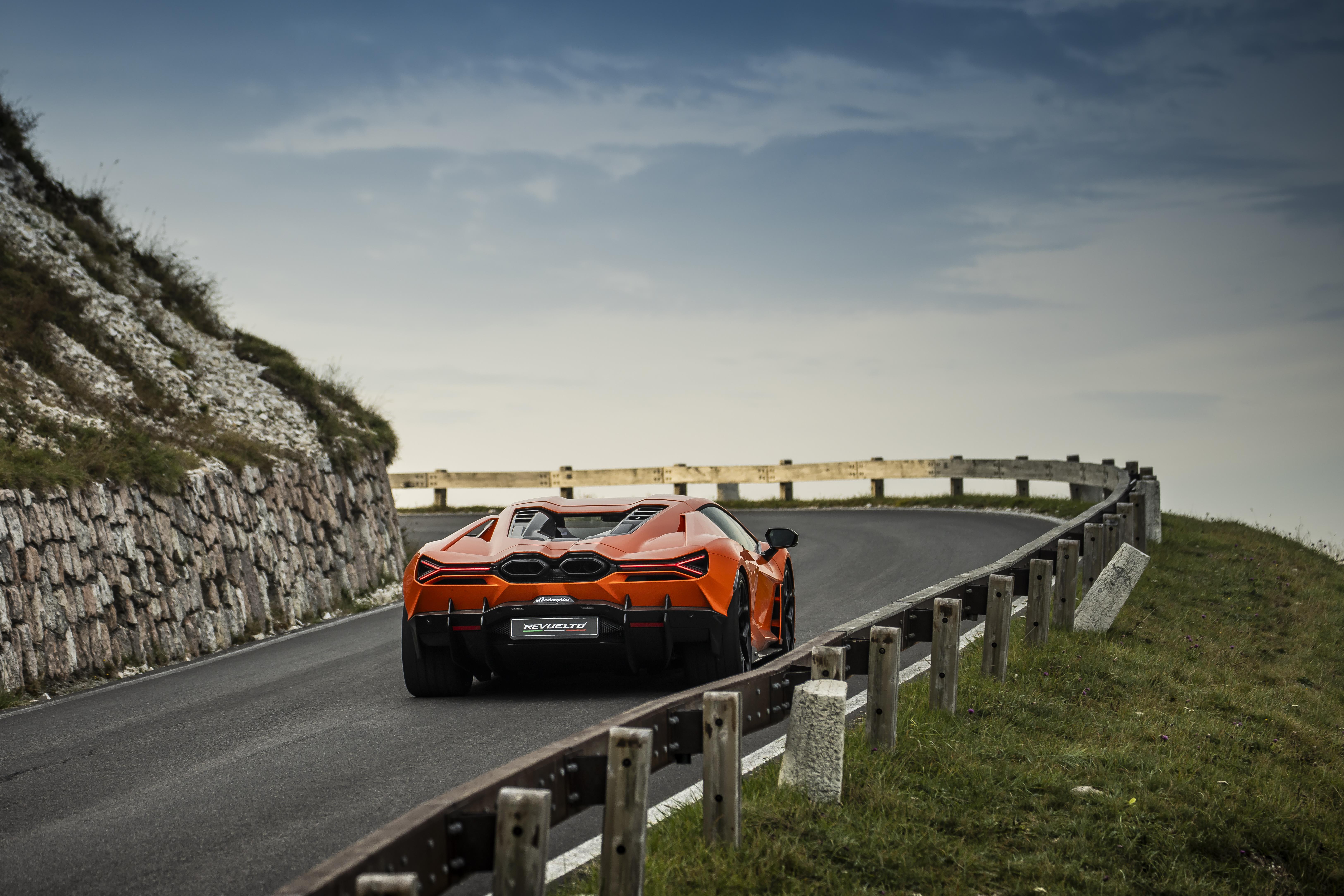 Lamborghini Revuelto