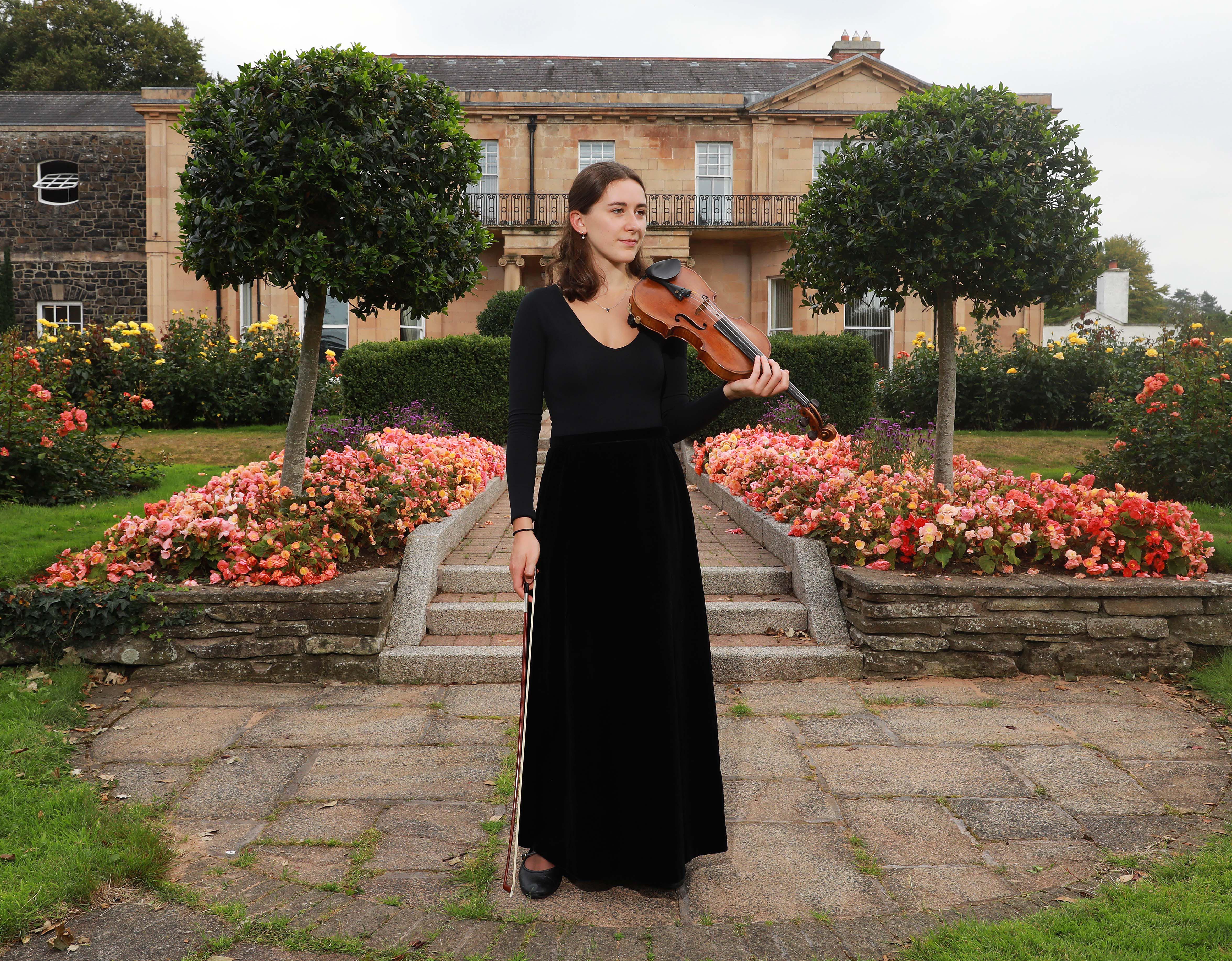 Anna Jansson with the Milton Violin