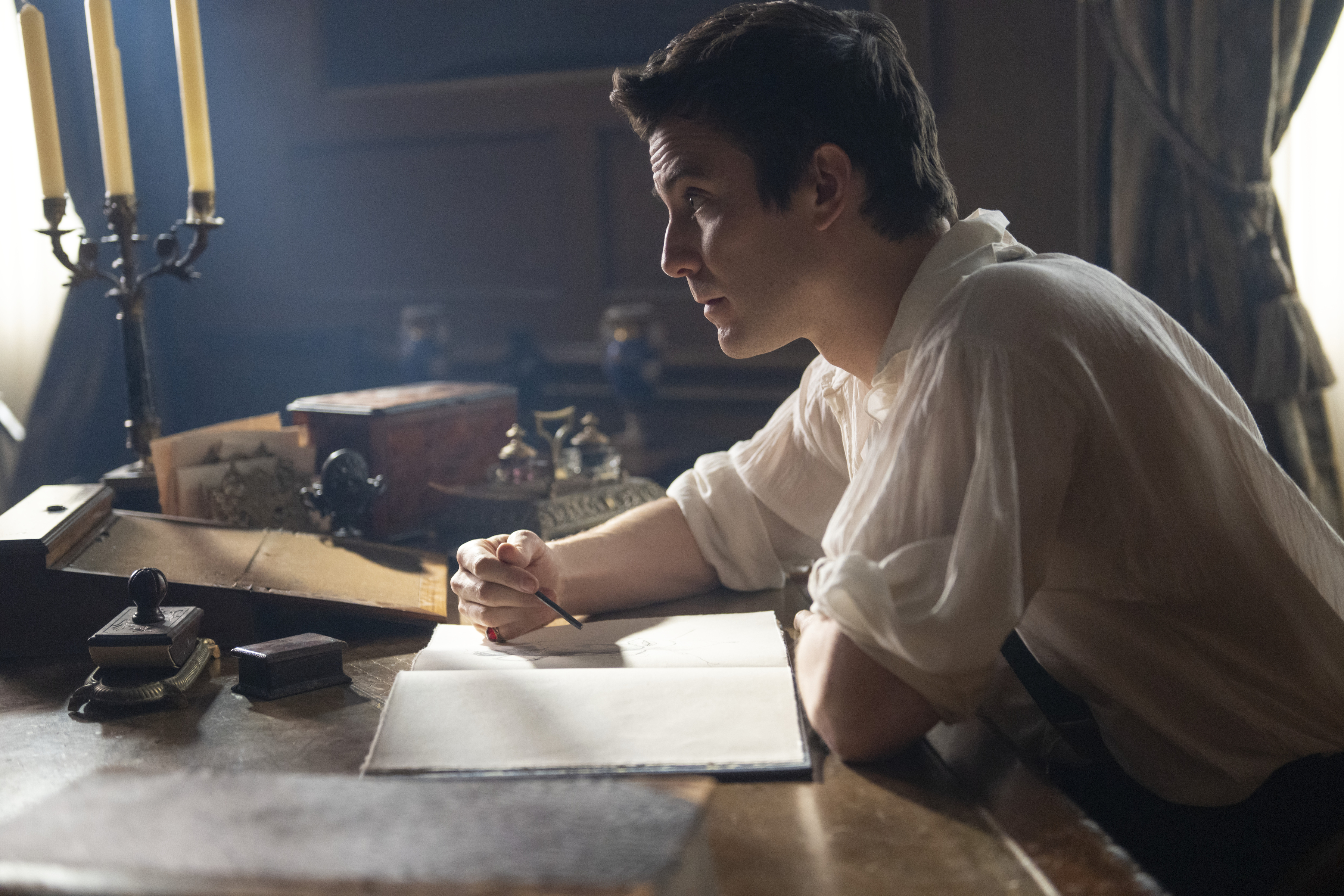 Bridgerton. Luke Thompson as Benedict Bridgerton