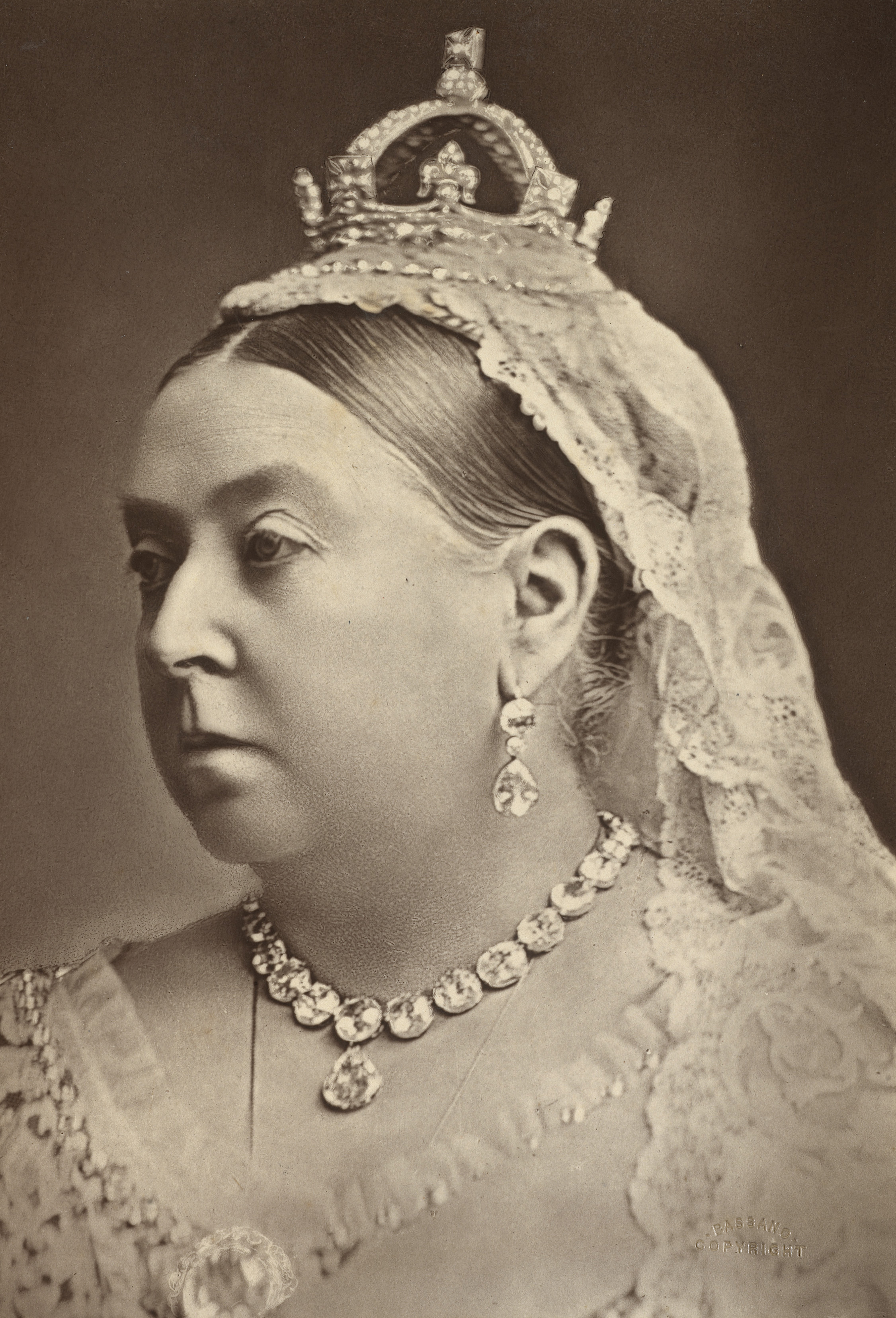 Queen Victoria wearing the tiny crown