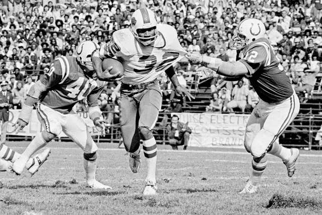 Buffalo Bills running back OJ Simpson (32)  in October 1975 