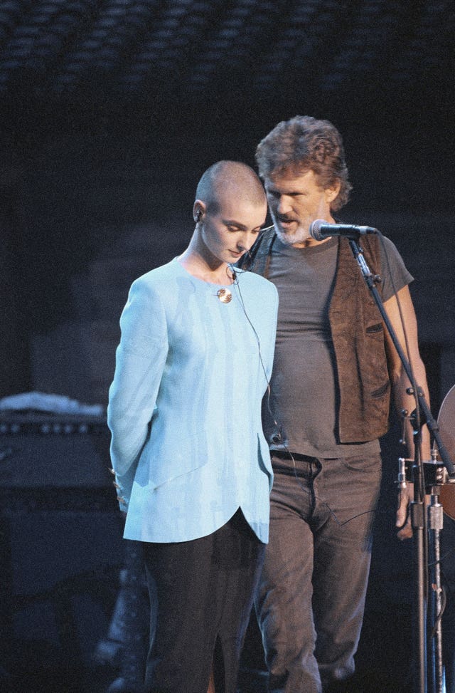 Kris Kristofferson comforts Sinead O’Connor after she was booed off stage Ron