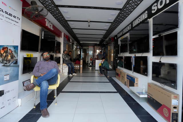 APTOPIX Pakistan Power Outage