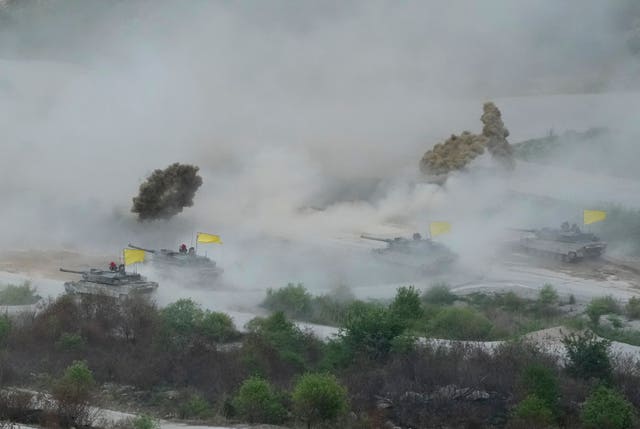 The South Korean army’s K-2 tanks shoot smoke screens