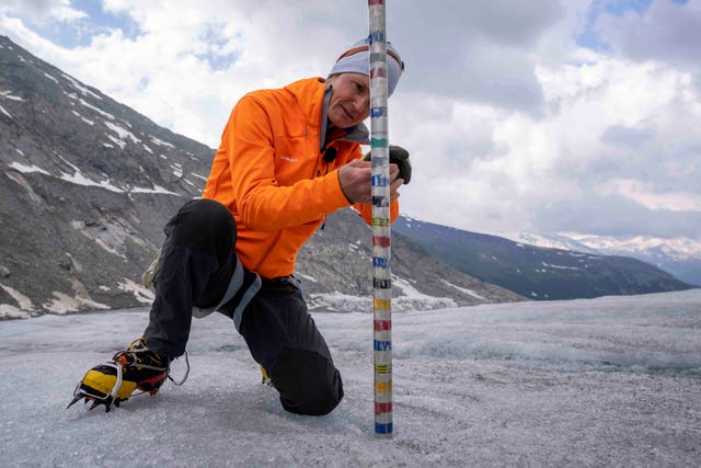 Matthias Huss checks the thickness of the Rhone Glacier near Goms
