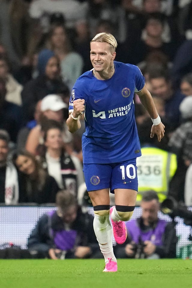 Mykhailo Mudryk celebrates for Chelsea