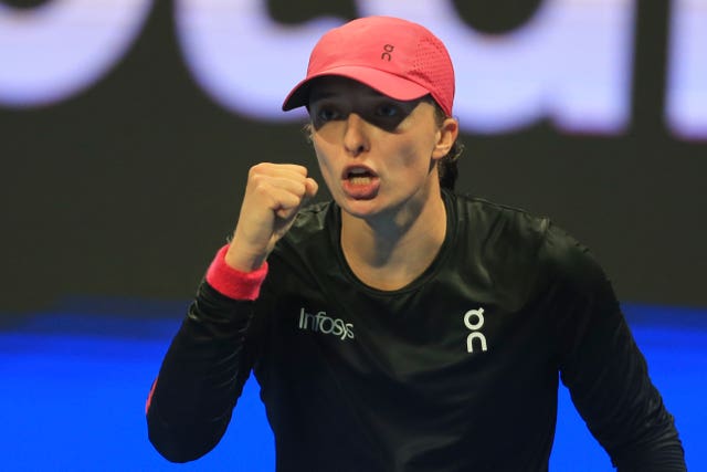 Iga Swiatek clenches her fist