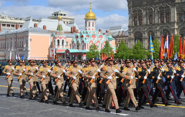 Egyptian soldiers marching while holding guns