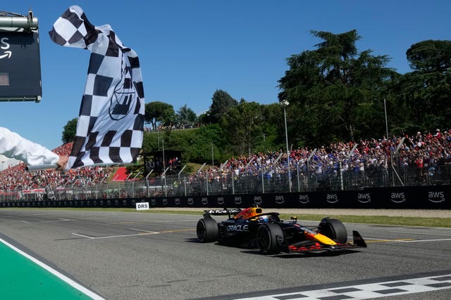 Verstappen crosses the finish line