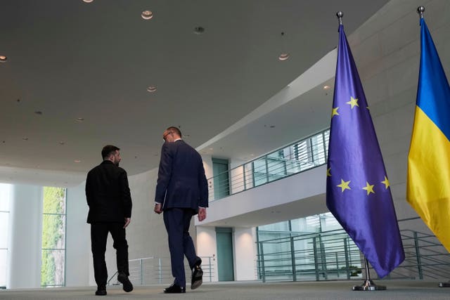 The Ukrainian and German leaders leave