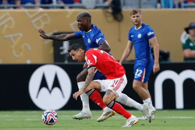 Benfica’s Angel Di Maria, front, and Chelsea’s Moises Caicedo battle for the ball