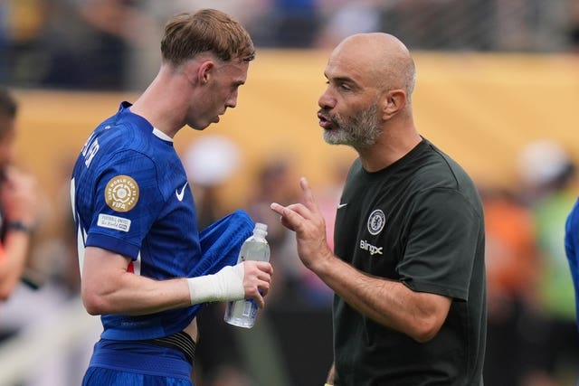 Chelsea manager Enzo Maresca speaks with Cole Palmer during the Club World Cup final