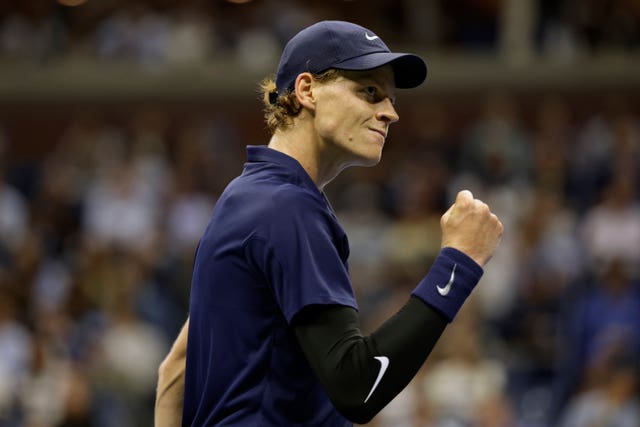 Jannik Sinner clenches his fist