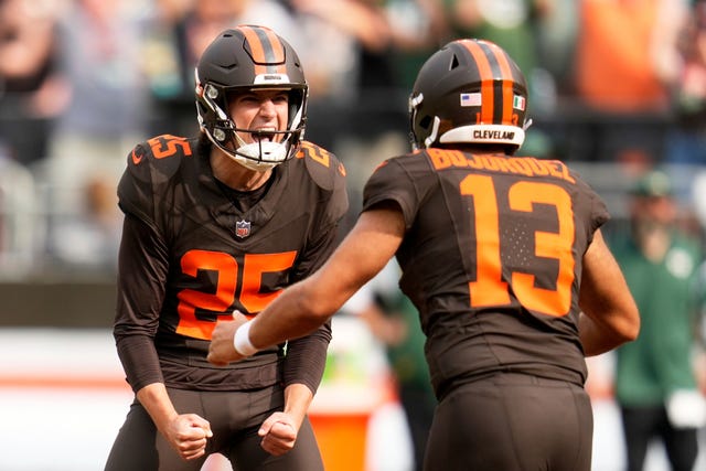 Cleveland Browns’ Andre Szmyt celebrates his game-winning field goal
