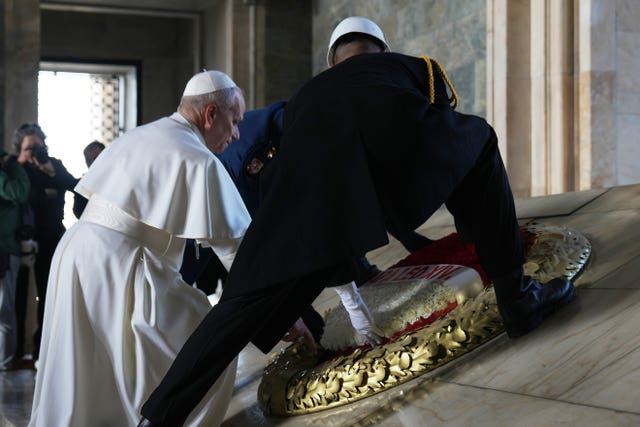 The Pope places a wreath at the Ataturk Mausoleum in Ankara