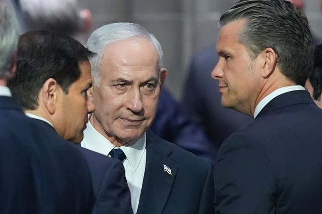 Israeli Prime Minister Benjamin Netanyahu, centre