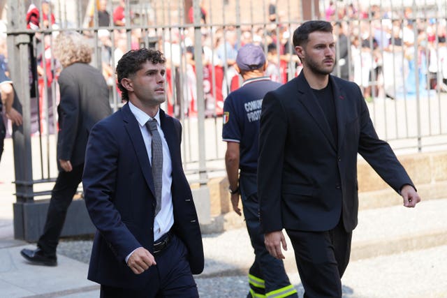 Christian Pulisic and Santiago Gimenez walking