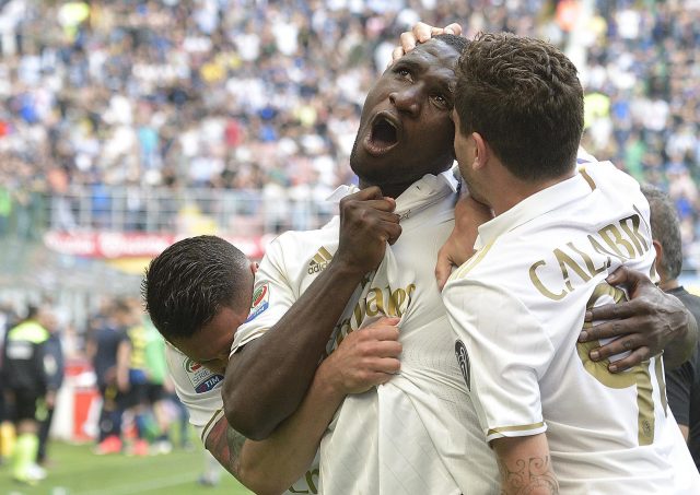 Cristian Zapata celebrates with teammates after scoring a last minute equaliser