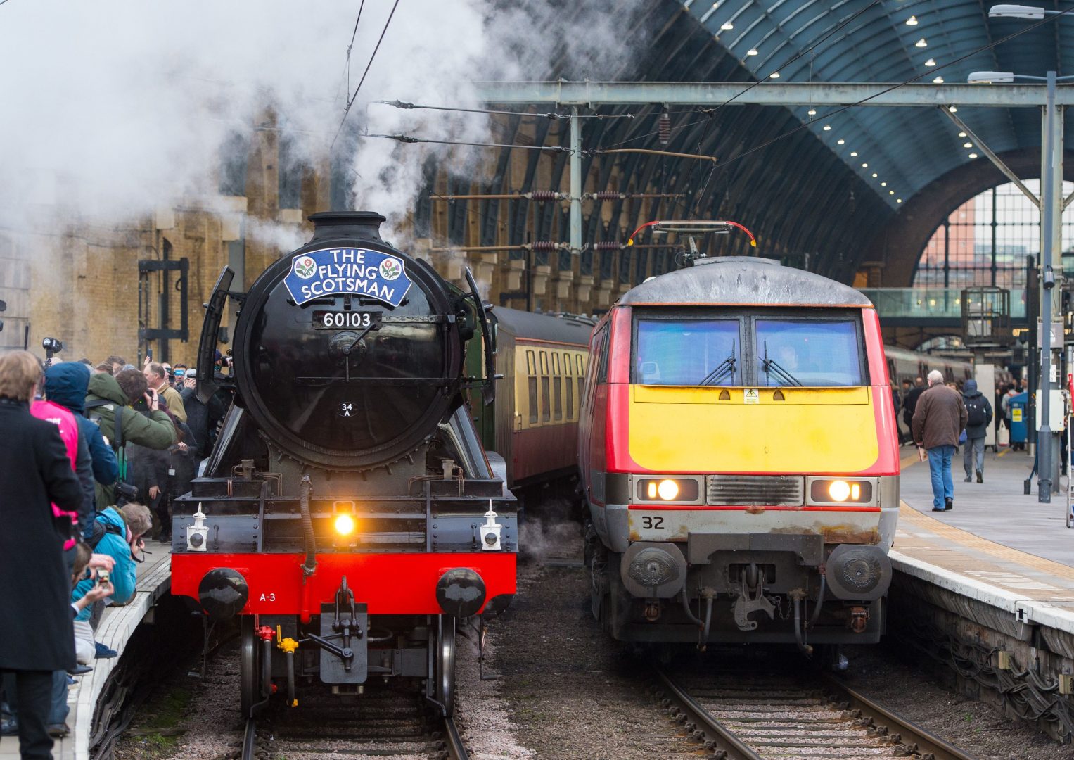 Поезд сила. Летучий шотландец паровоз. Летучий шотландец поезд. Flying Scotsman поезд. Снежный поезд Летучий шотландец.