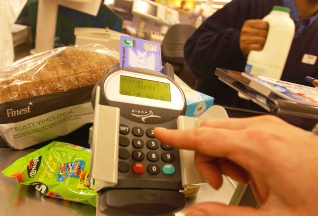 More than a third of Europeans, Americans keen to go cashless