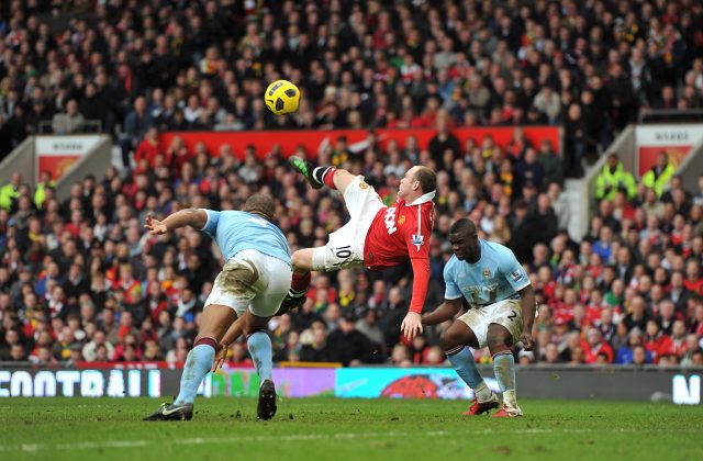 Manchester United's Wayne Rooney (centre) scores their second goal from inside the penalty area from an overhead kick (Martin Rickett/PA)