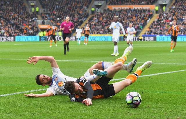 Sunderland's Fabio Borini clashes with Andrew Robertson (Dave Howarth/PA)