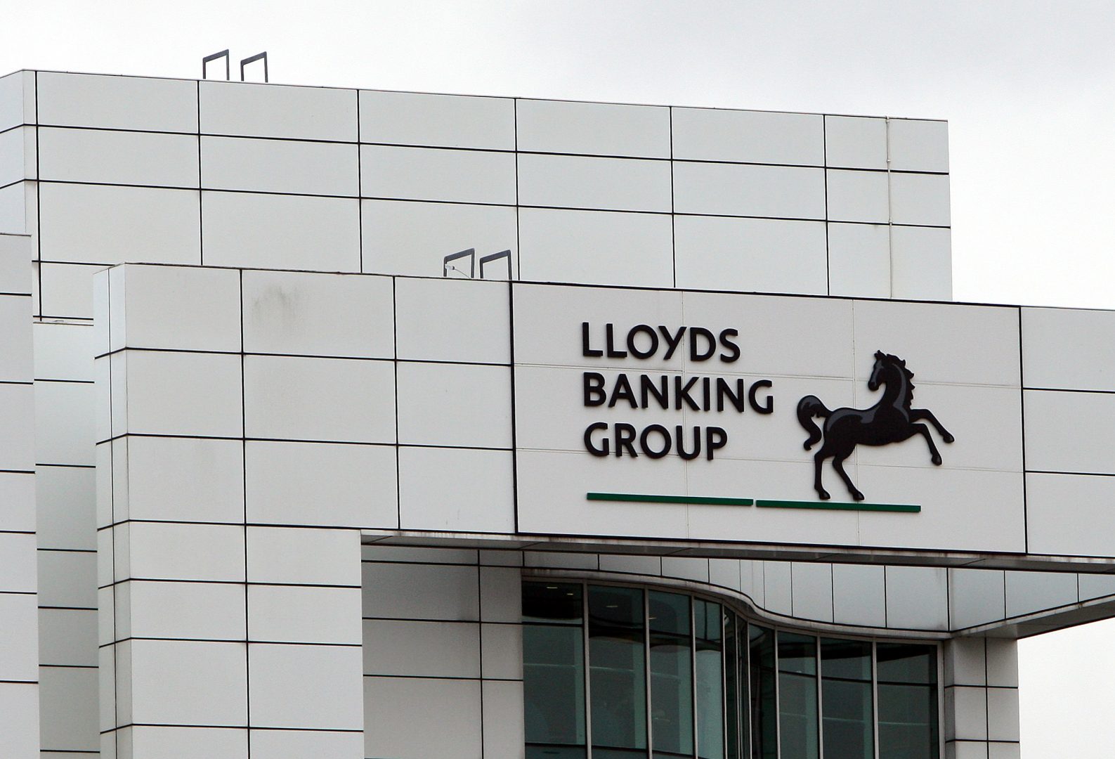 Банк просит. Lloyds Banking Group logo. Lloyds Banking Group PLC. Lloyd Banks. Lloyd Banks logo.